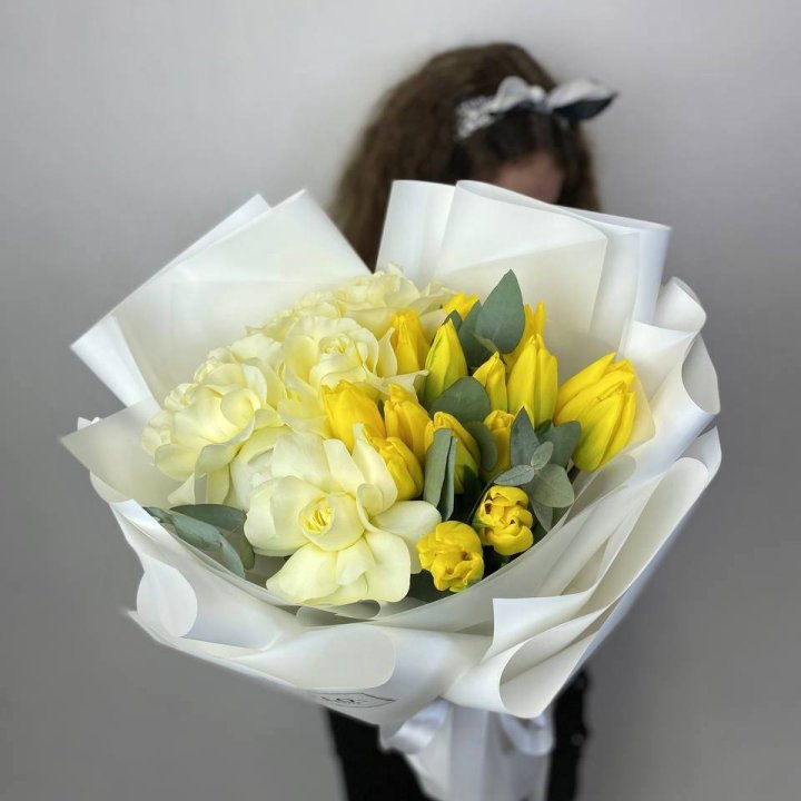 Дуо жёлтые тюльпаны и розы в Иваново