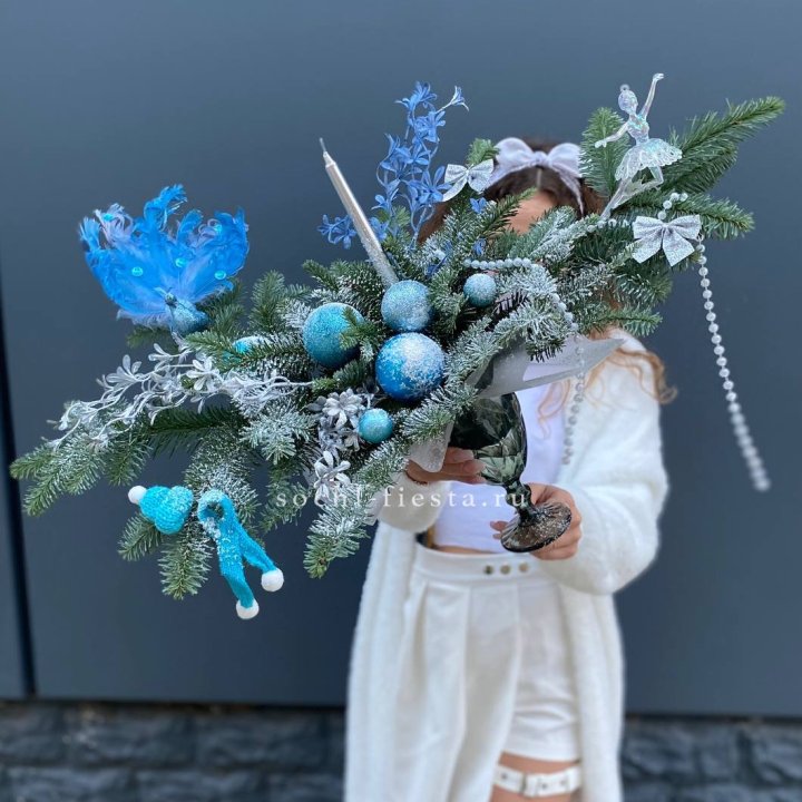 Композиция в бокале голубая в Иваново