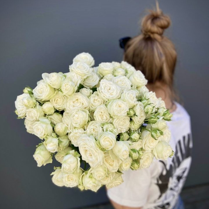 Охапка кустовых роз бомбастик  в Иваново