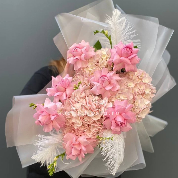  Букет  из гортензий и розовых роз в Иваново