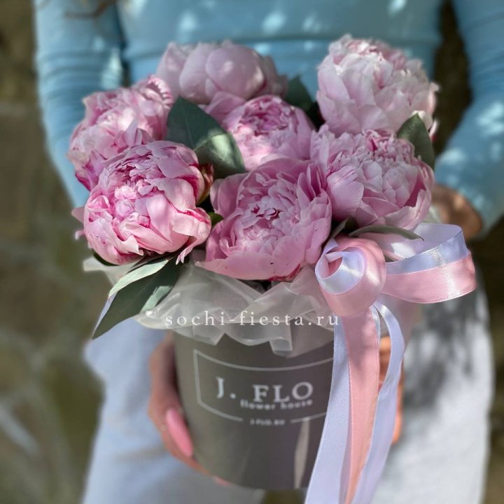 Цилиндр пионов с эвкалиптом в Иваново