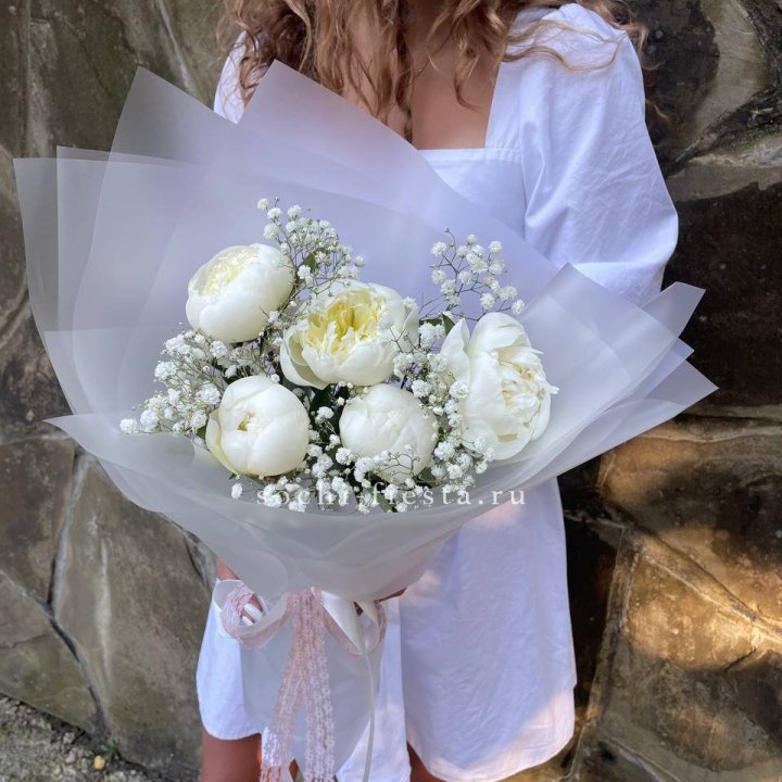 Букет белых пионов "Файв" в Иваново