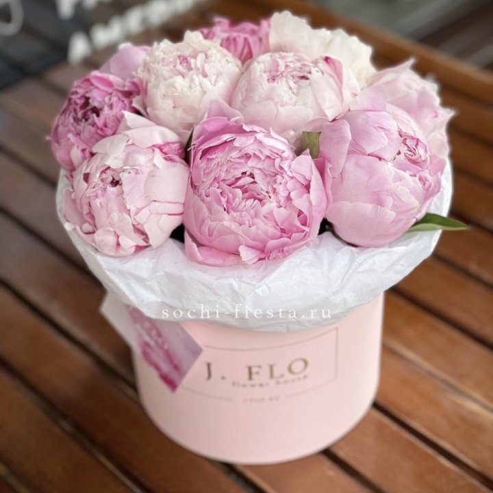 Цилиндр с пионами "Лилу" в Иваново