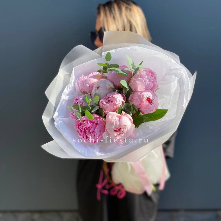 9 пионов с эвкалиптом в Иваново