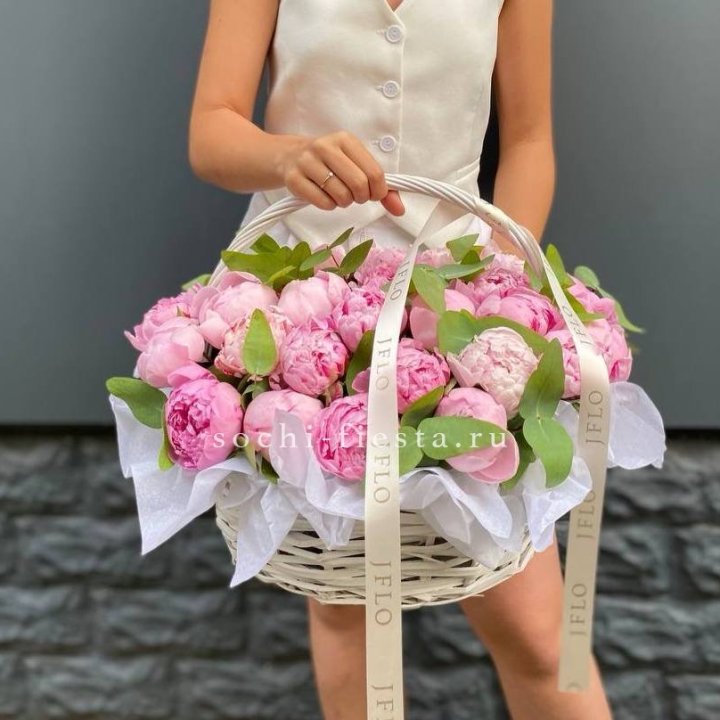 29 пионов в корзине в Иваново