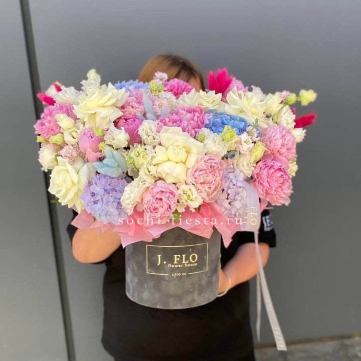 Цилиндр с пионами "Аса" в Иваново