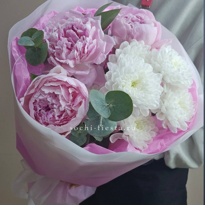 Букет комплимент с пионами в Иваново