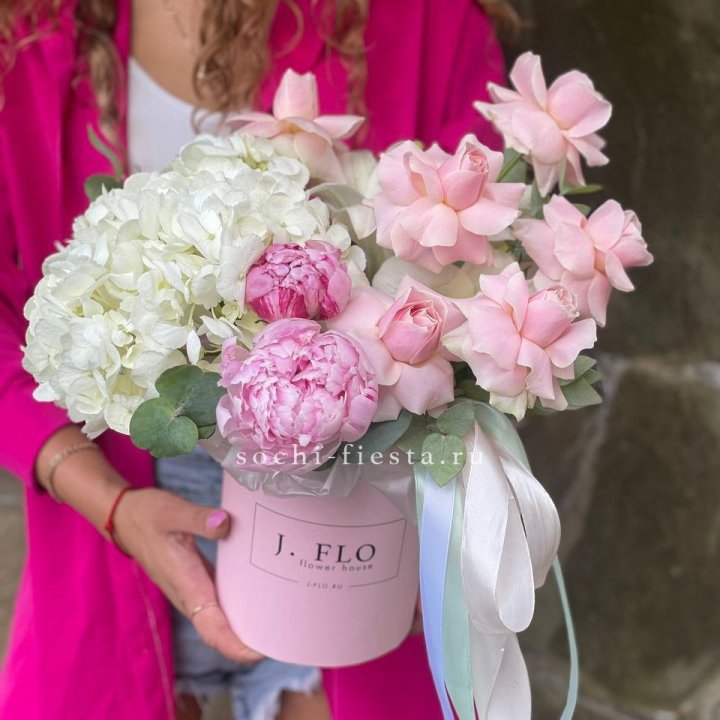 Цилиндр с пионами "Алисия" в Иваново