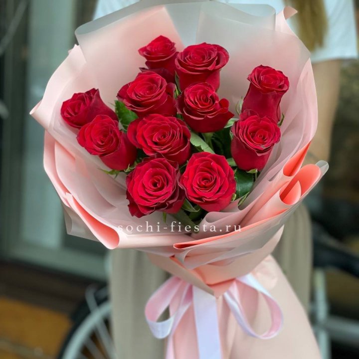 Букет красных роз "Мадам ред" в Иваново