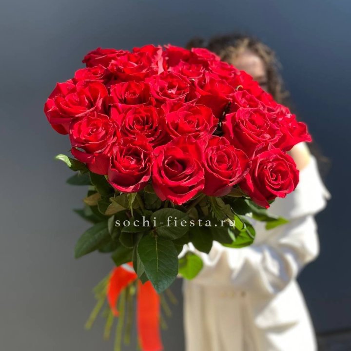 25 высоких красных роз в Иваново