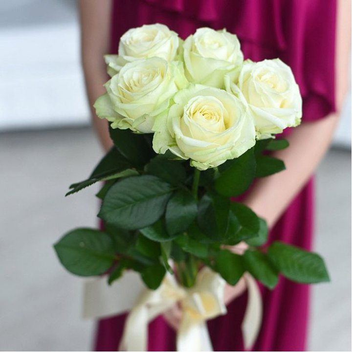 5 белых роз в Иваново