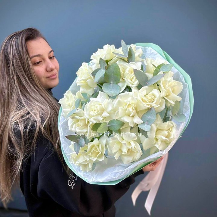 15 Белых французских роз "Ноте бьянка" в Иваново