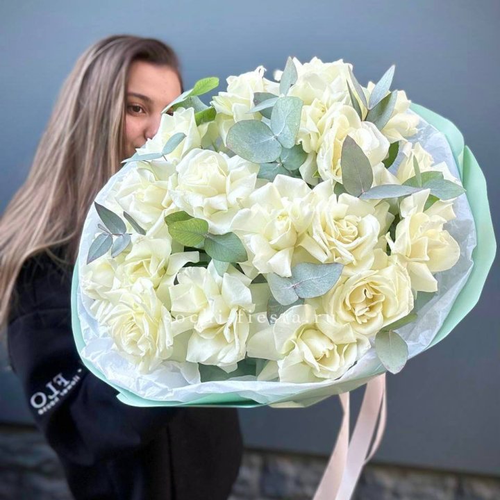 19 Белых французских роз "Ноте бьянке" в Иваново