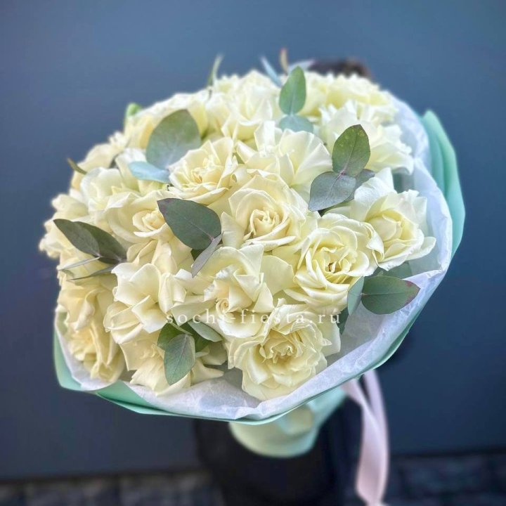 25 Белых французских роз "Ноте бьянка" в Иваново