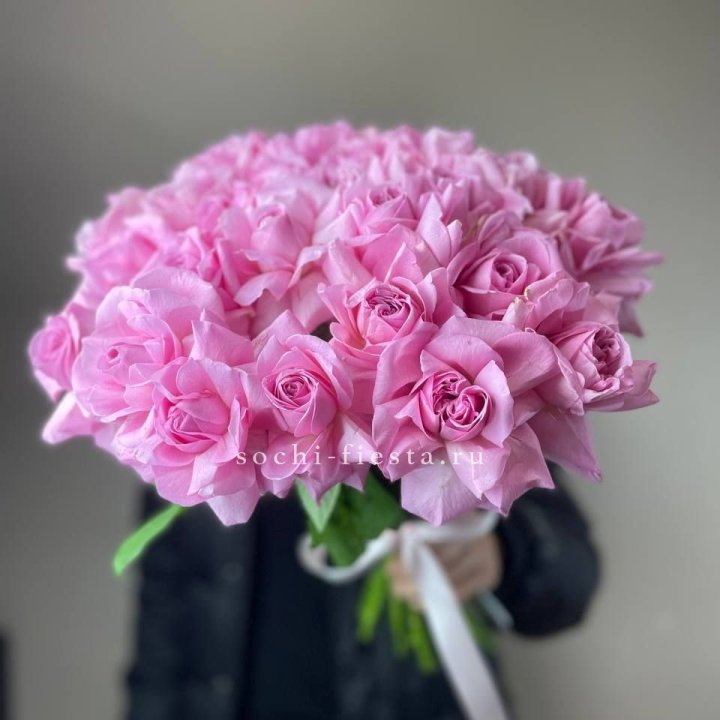 25 розовых французских роз в Иваново