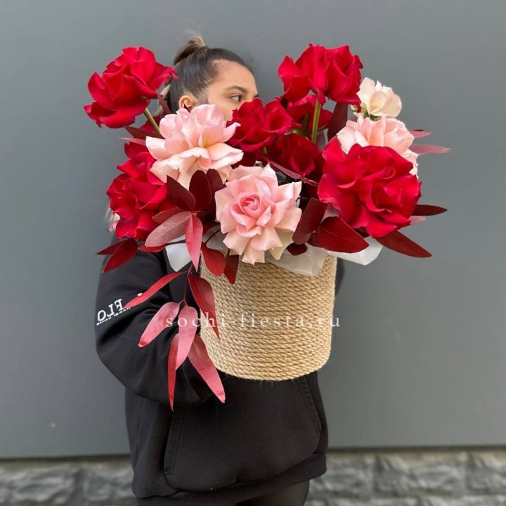 15 Французских роз в джутовом кашпо в Иваново