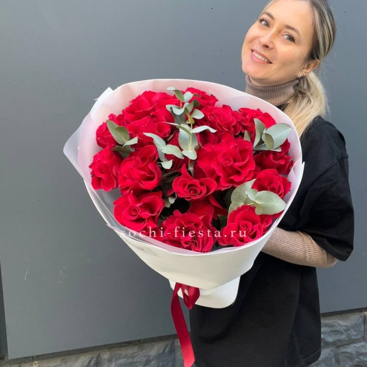 17 Красных французских роз в Иваново