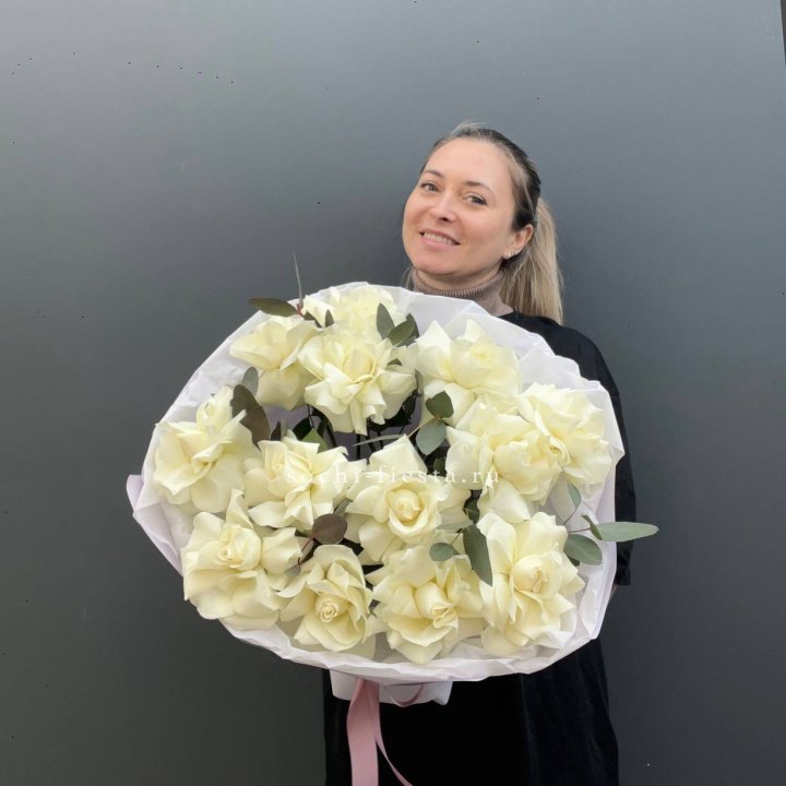 13 Белых французских роз Облако в Иваново