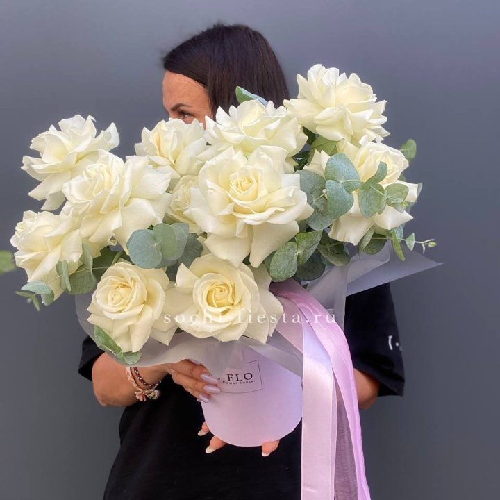 11 Французских белых роз в боксе в Иваново