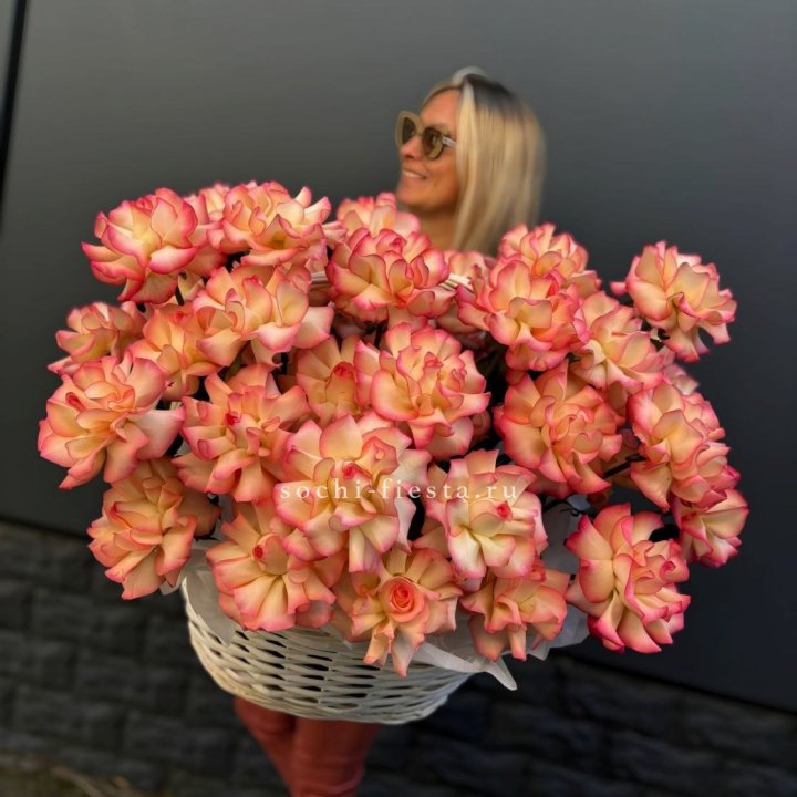 45 французских роз Джумилия в корзине в Иваново