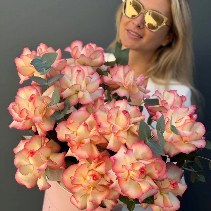 15 французских  роз Джумилия в боксе в Иваново