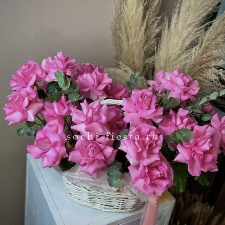 25 роз в цветочной корзине Пинк в Иваново