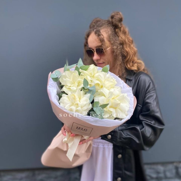 5 Белых французских роз в Иваново