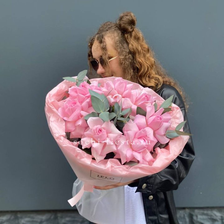 7 розовых роз в Иваново