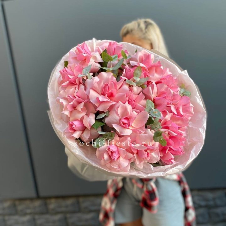 17 розовых роз в Иваново