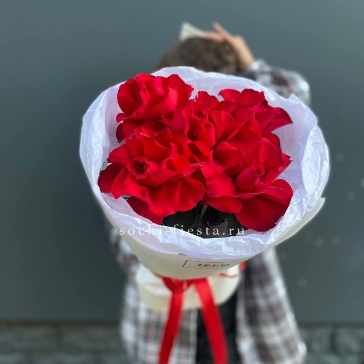 5 французских красных роз в Иваново