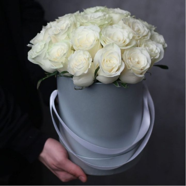 15 белых роз в цилиндре в Иваново