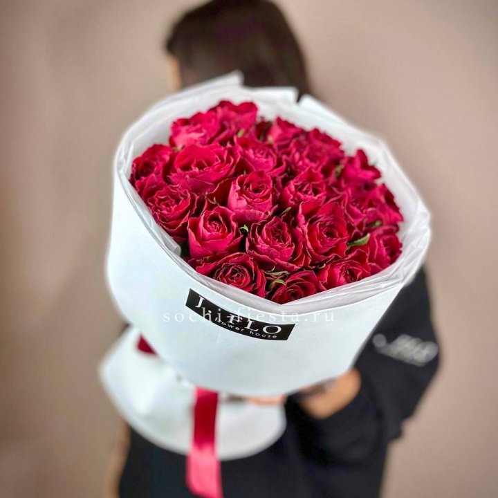 Букет красных роз мадам ред в Иваново