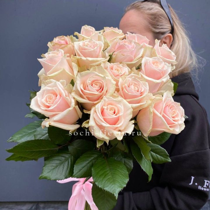 15  кремовых высоких роз в Иваново