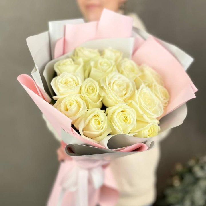 15 белых роз пудра в Иваново