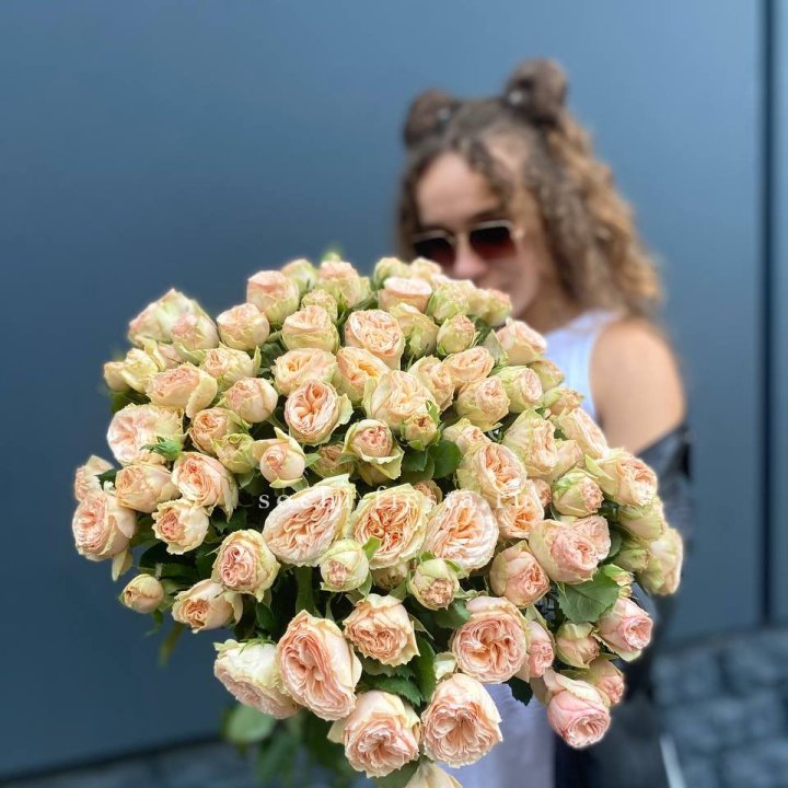 25 пионовидных роз в Иваново