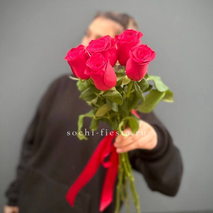 Букет 5 красных роз  в Иваново