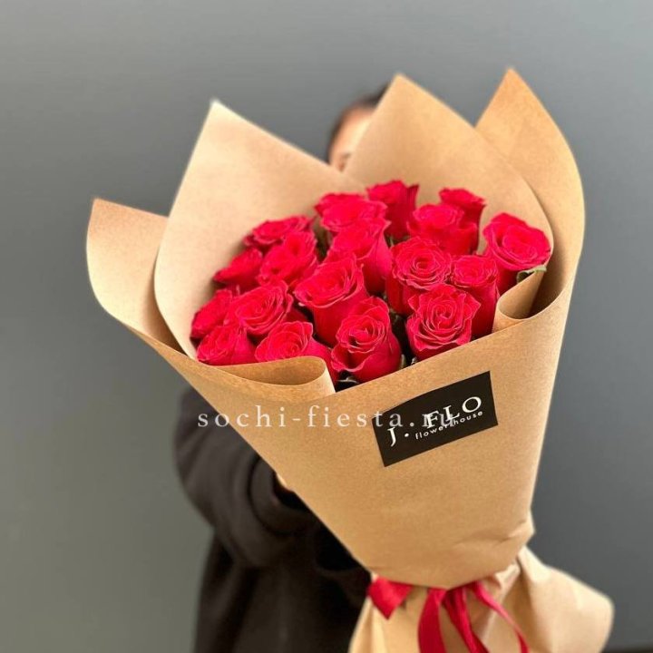 19 красных роз в крафте в Иваново