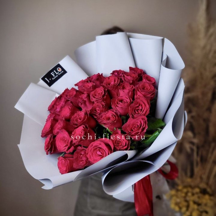 Красные розы 33 шт в Иваново