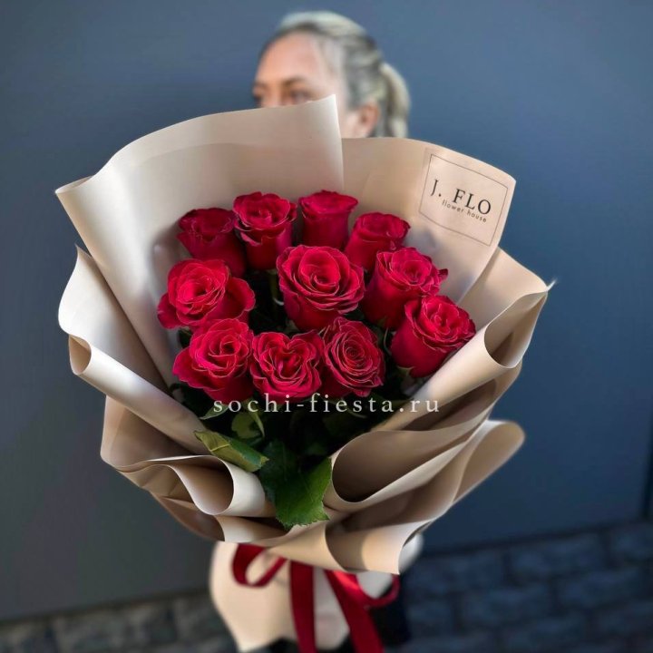 Букет красных роз "Наоми" в Иваново