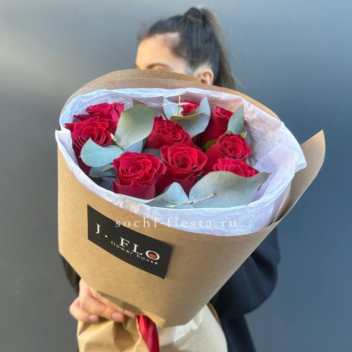 9 роз с эвкалиптом в Иваново