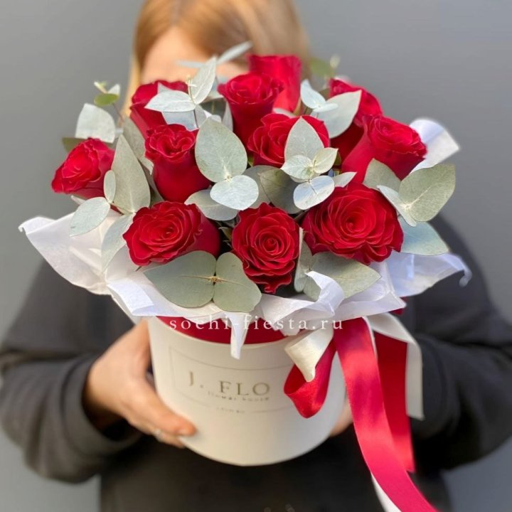 11 роз в шляпной коробке в Иваново