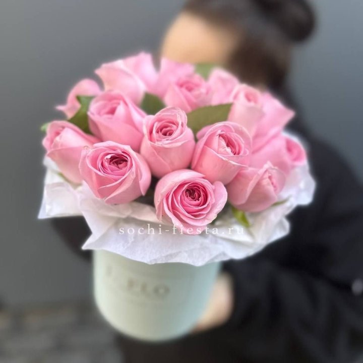 17 розовых роз в цилиндре в Иваново