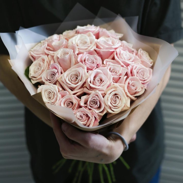 27 кремовых роз в Иваново