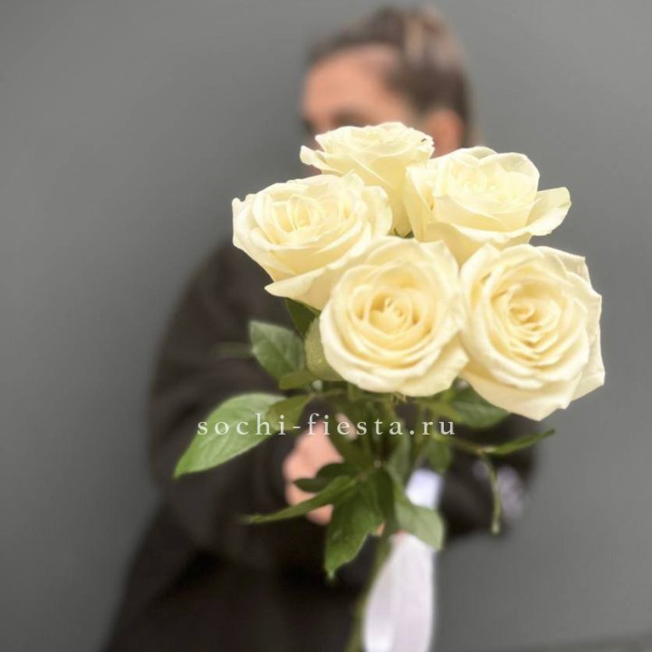Букет 5 белых роз  в Иваново