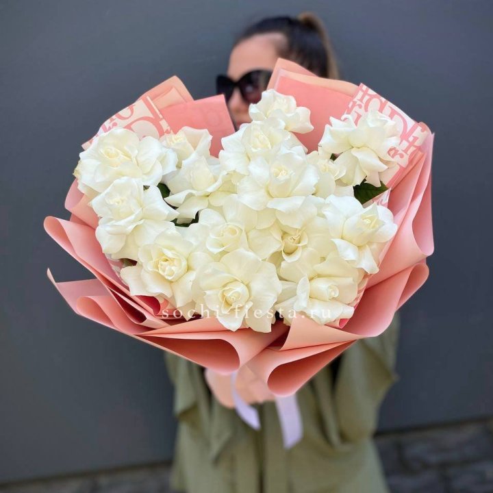 Белые розы "Аморе" в Иваново