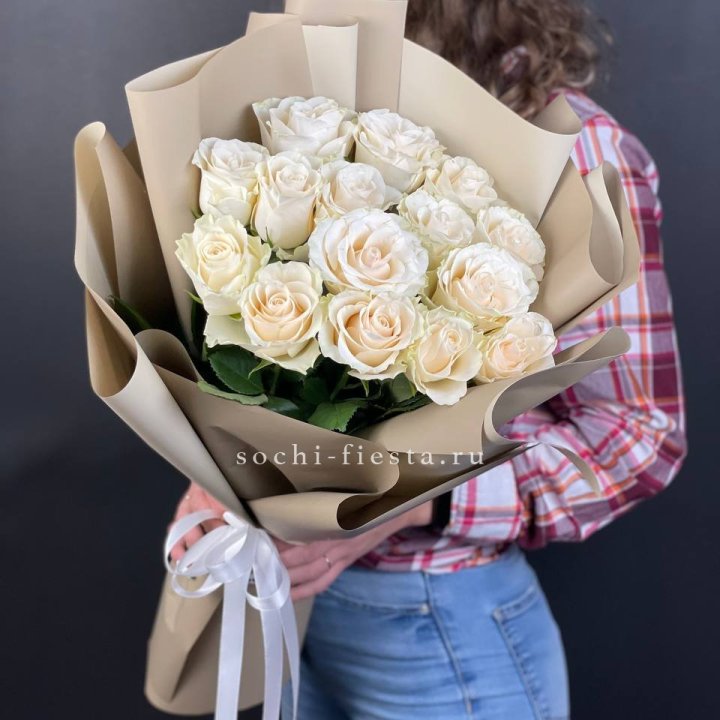 15 белых роз кофе в Иваново