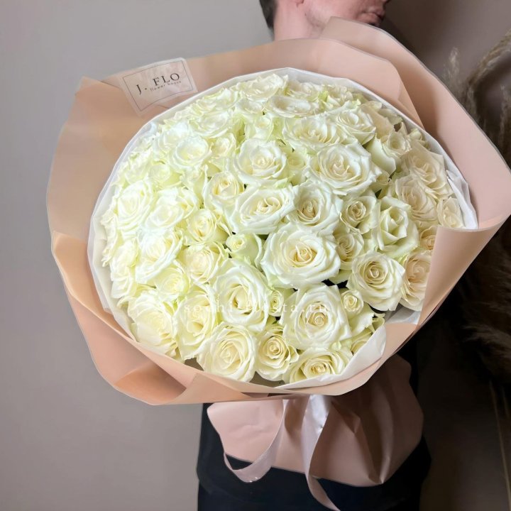51 белая  роза в оформлении в Иваново