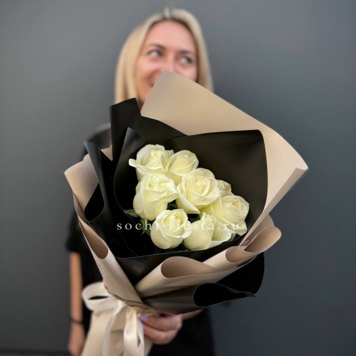 7 белых роз Иммерсив в Иваново