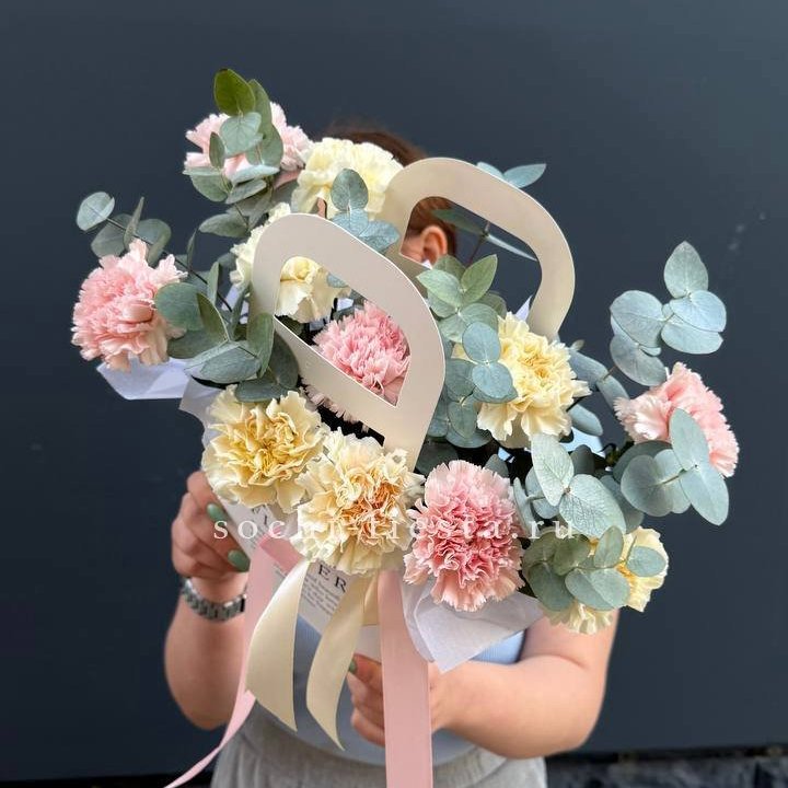 Сумочка из диантусов в Иваново