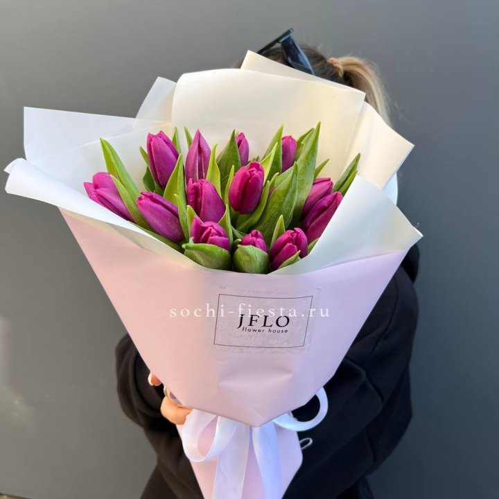 15 пурпурных тюльпанов в Иваново